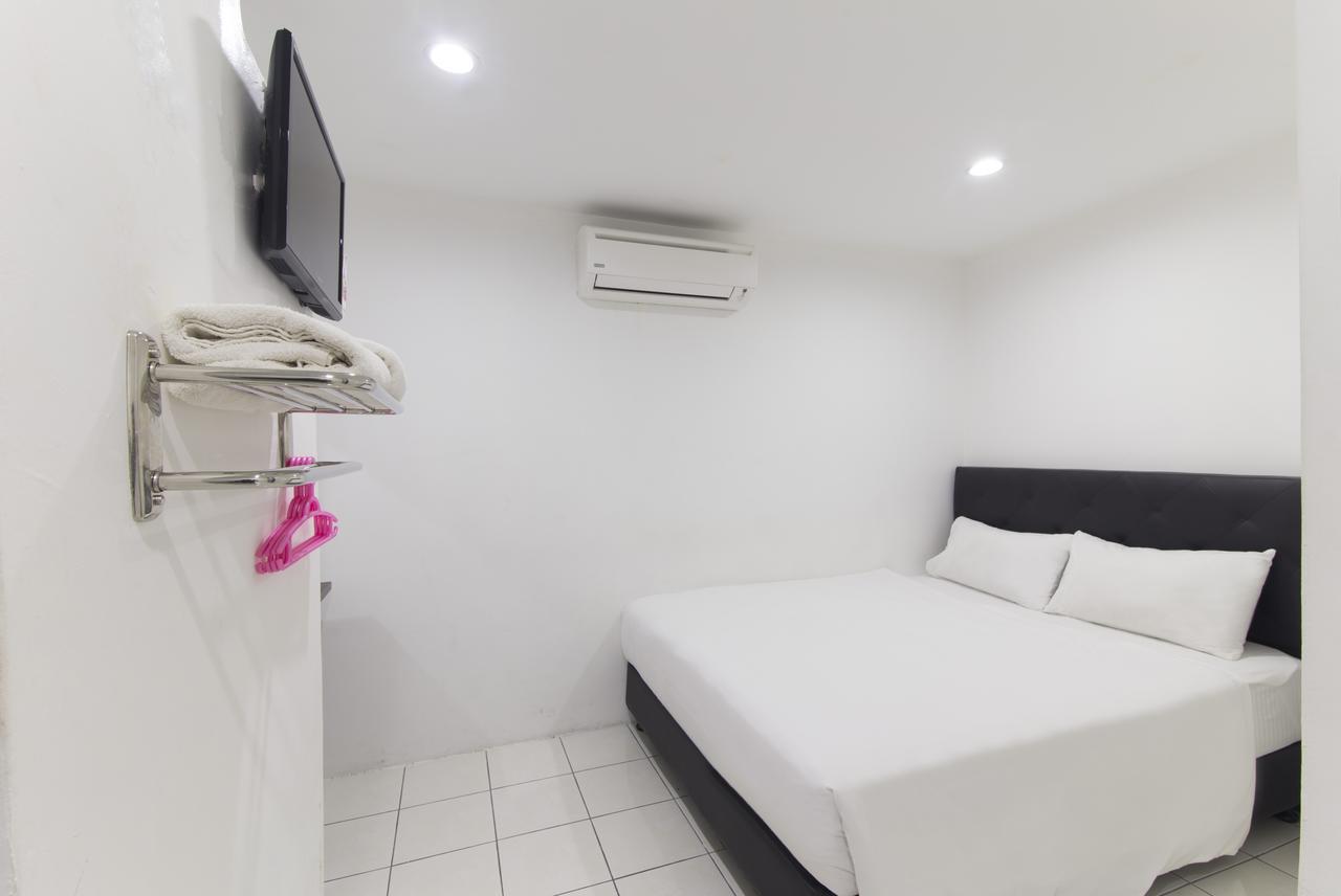Charlies Boutique Hotel George Town Esterno foto