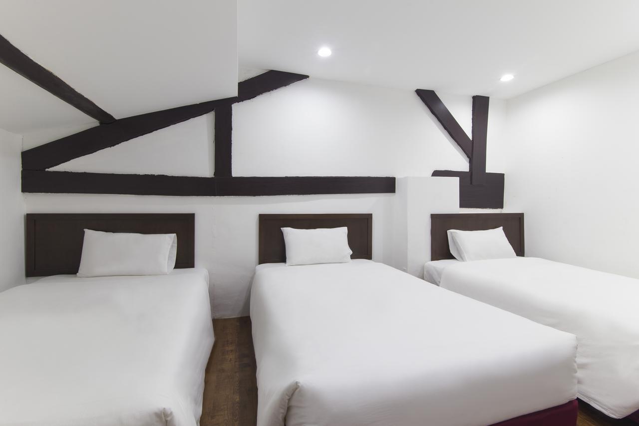 Charlies Boutique Hotel George Town Esterno foto
