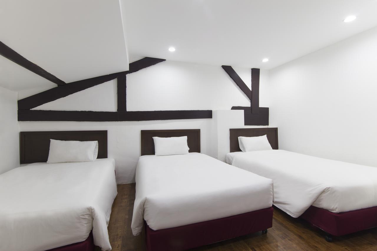 Charlies Boutique Hotel George Town Esterno foto
